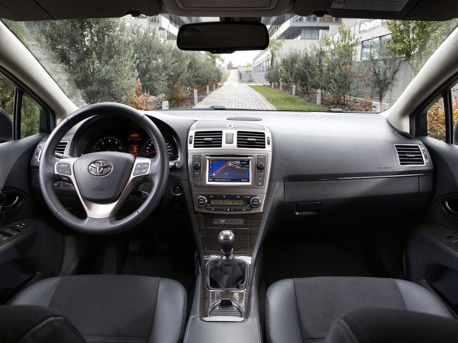  Toyota Avensis Wagon 2011 года  (фото 18 из 25)